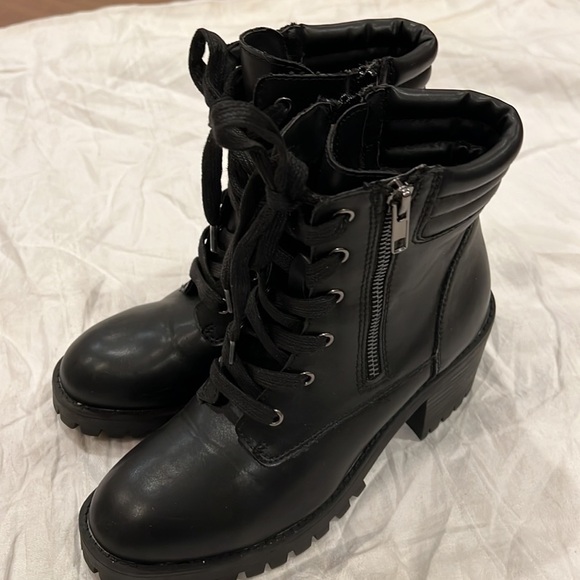 Madden Girl Lace Up Zip Up Black Boots Combat Style Size 6 - Picture 4 of 7